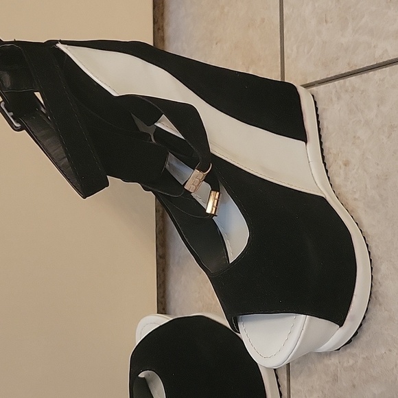 Women's peep toe platform wedge black and white Size 38 (7-7.5US) - Picture 7 of 13